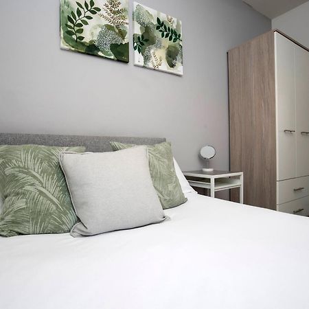 Quiet And Comfy House With 2 Bedrooms And 2 Bathrooms Super Fast Wifi And Crisp Hotel Standard White Linen Hosted By Our Home Short Stays Darlington  Exterior foto