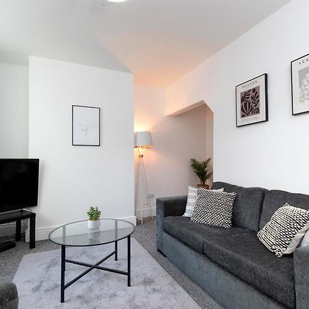 Quiet And Comfy House With 2 Bedrooms And 2 Bathrooms Super Fast Wifi And Crisp Hotel Standard White Linen Hosted By Our Home Short Stays Darlington  Exterior foto