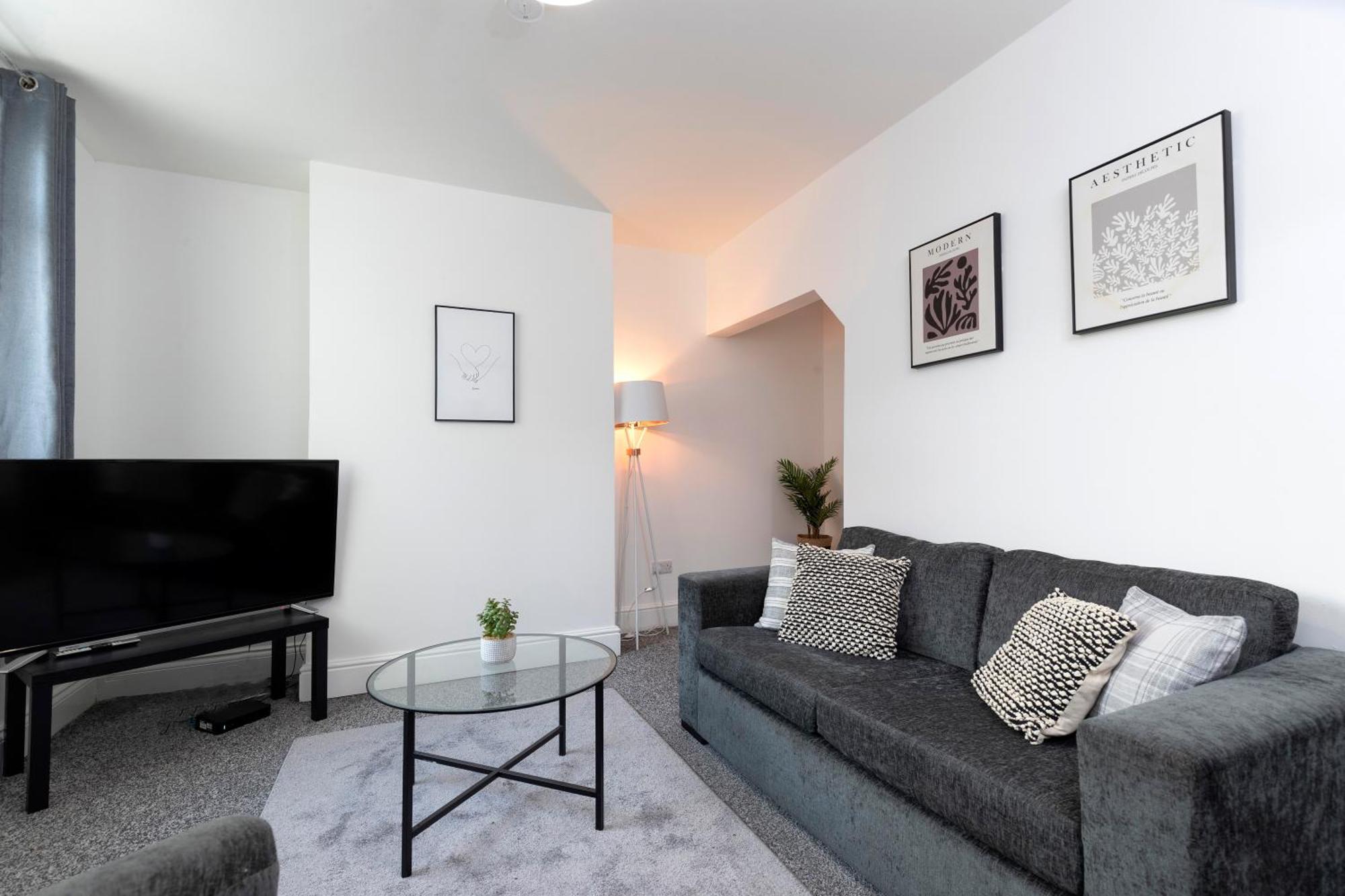 Quiet And Comfy House With 2 Bedrooms And 2 Bathrooms Super Fast Wifi And Crisp Hotel Standard White Linen Hosted By Our Home Short Stays Darlington  Exterior foto