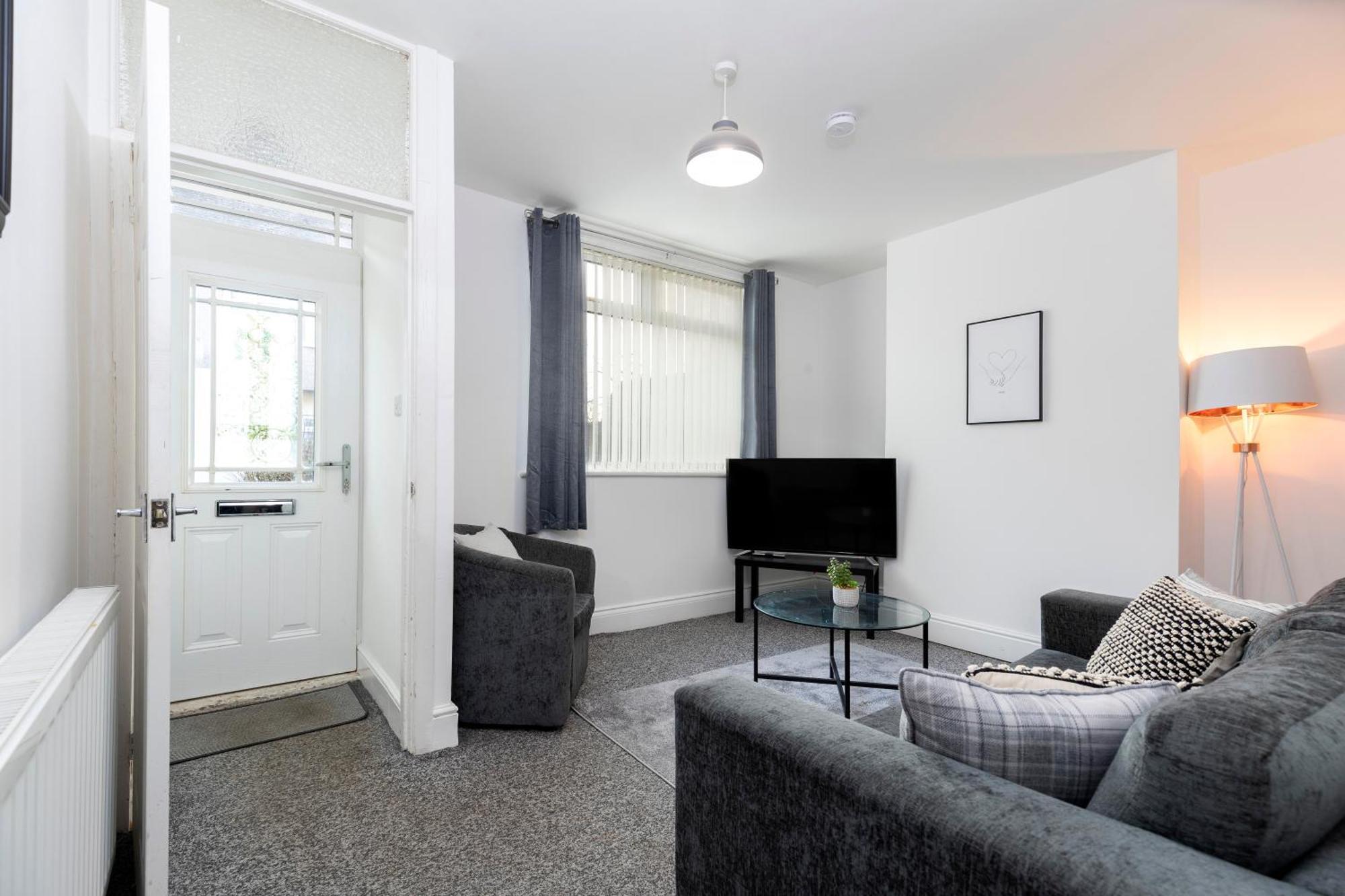 Quiet And Comfy House With 2 Bedrooms And 2 Bathrooms Super Fast Wifi And Crisp Hotel Standard White Linen Hosted By Our Home Short Stays Darlington  Exterior foto