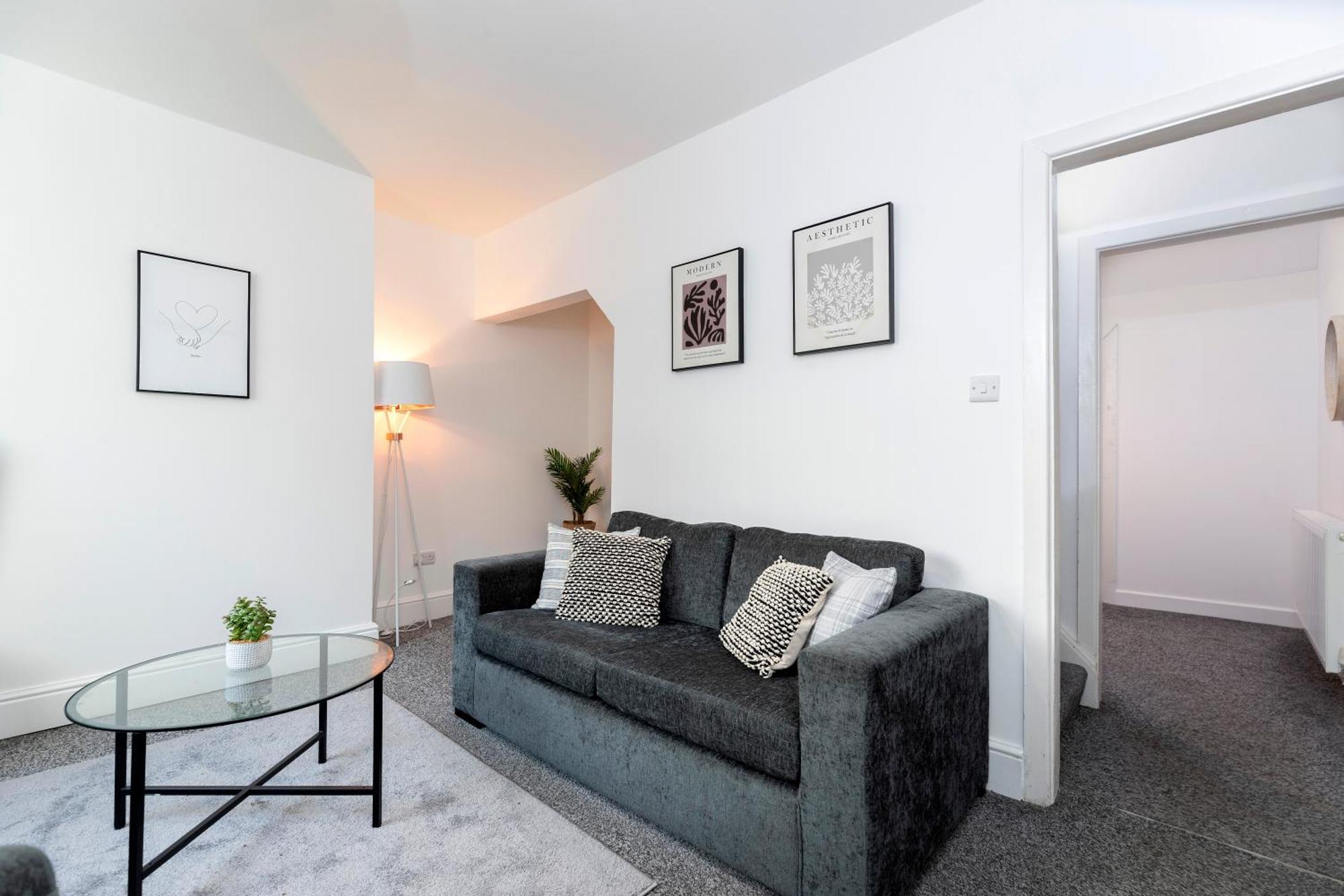 Quiet And Comfy House With 2 Bedrooms And 2 Bathrooms Super Fast Wifi And Crisp Hotel Standard White Linen Hosted By Our Home Short Stays Darlington  Exterior foto