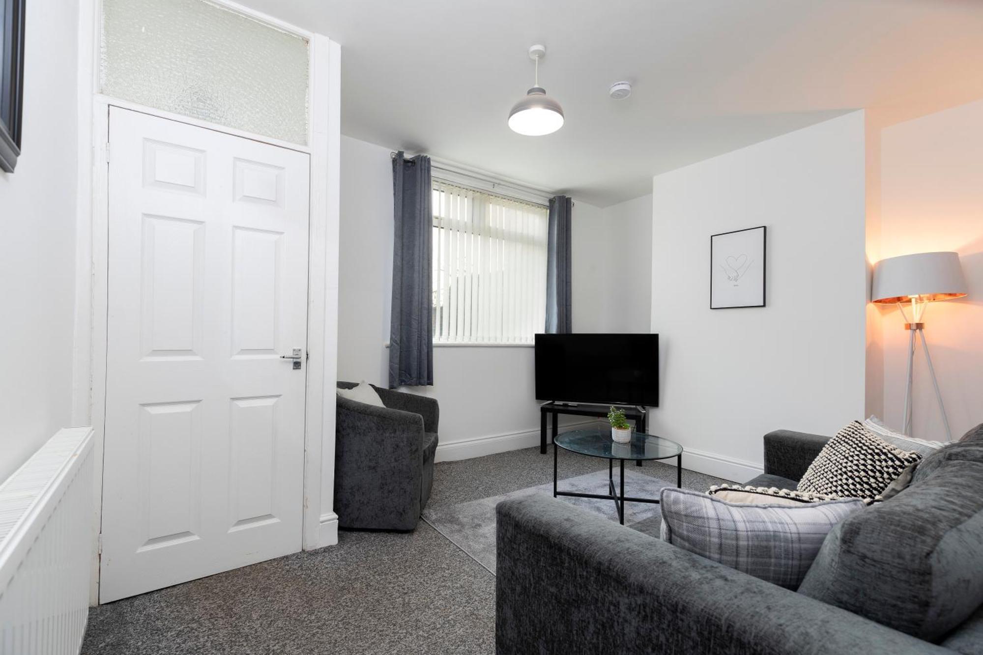 Quiet And Comfy House With 2 Bedrooms And 2 Bathrooms Super Fast Wifi And Crisp Hotel Standard White Linen Hosted By Our Home Short Stays Darlington  Exterior foto