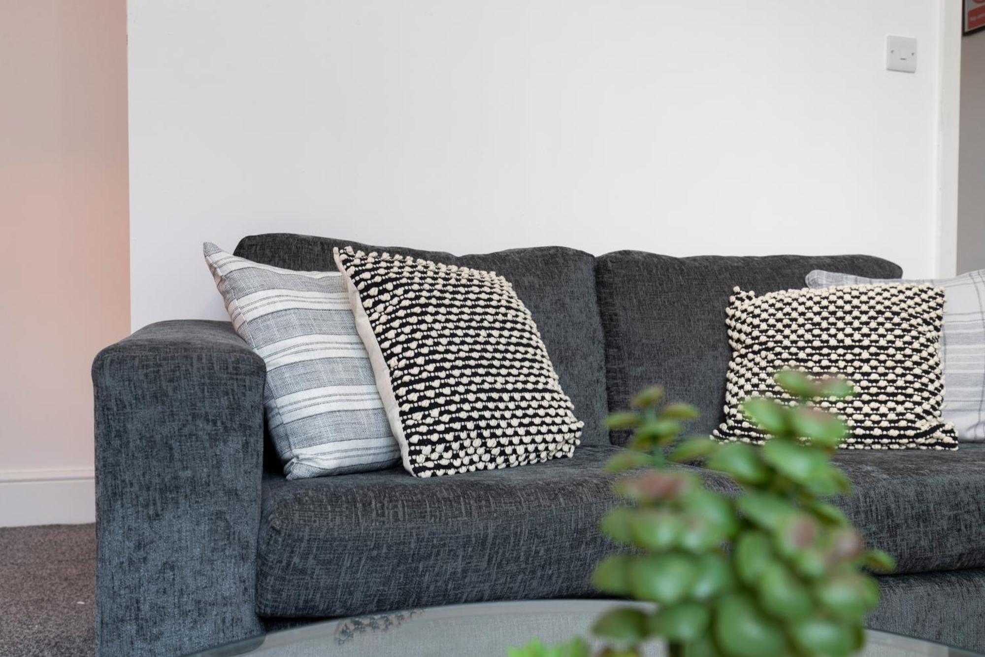 Quiet And Comfy House With 2 Bedrooms And 2 Bathrooms Super Fast Wifi And Crisp Hotel Standard White Linen Hosted By Our Home Short Stays Darlington  Exterior foto
